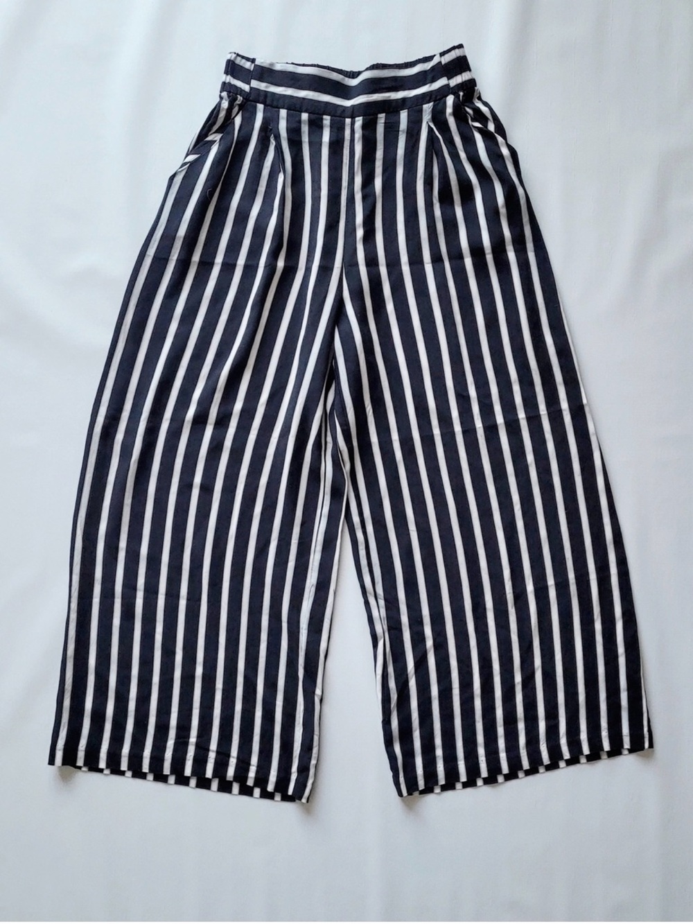 H&M Black and White Vertical Stripe Wide Leg Pants - Picture 2 of 3